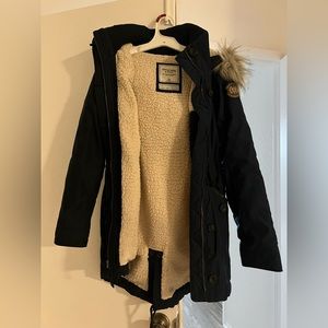 Abercrombie & Fitch navy blue coat with fuzzy hood with fleece lining